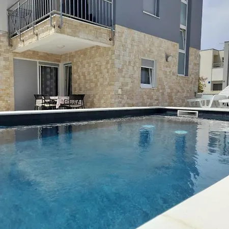 ヴィラ Rosa